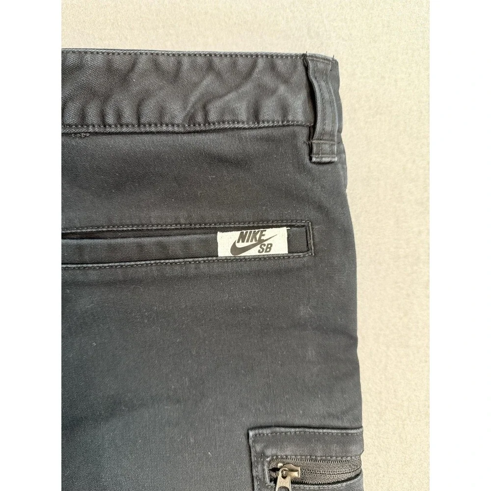 Nike SB Shorts Mens 30 Black Cargo Stretch 8 Inseam Skateboarding DH2939-010